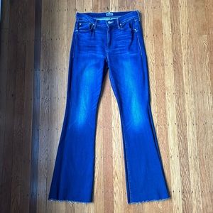 MOTHER Weekender Fray Flares in Tongue and Chic. Very gently worn! Gorgeous!